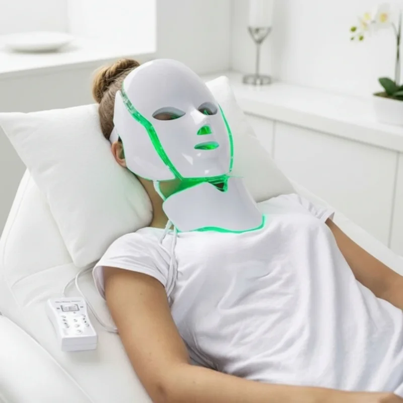 Detail LED masky 7 farieb – pohodlný remienok a tvar pre tvár aj krk