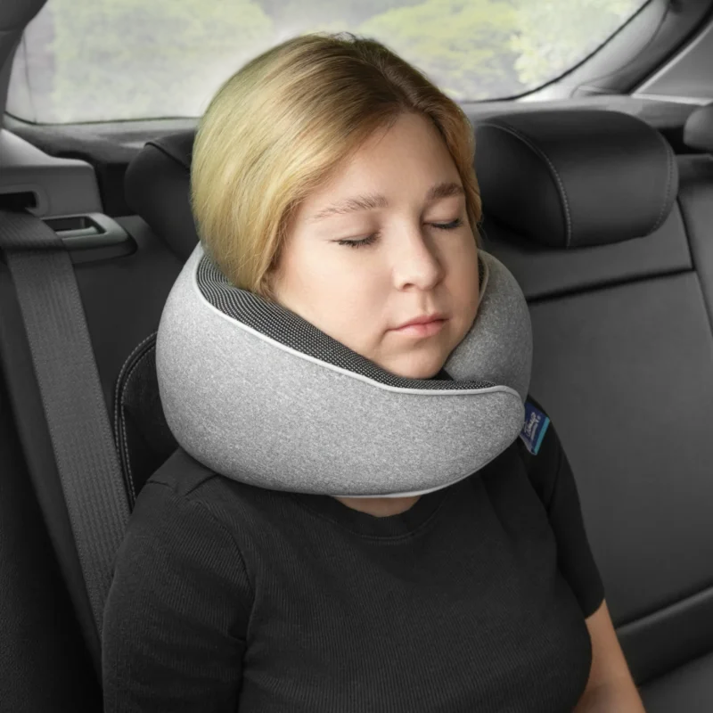 Cestovný vankúš TRAVEL SNAIL – ergonomický tvar a zapínanie